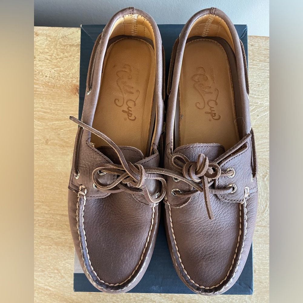 Like new Sperry Men’s Gold Original Authentic Boat Shoe. Size 8.5. Worn twice.